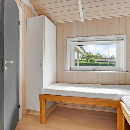 בית נופש Lovely In With Sauna *